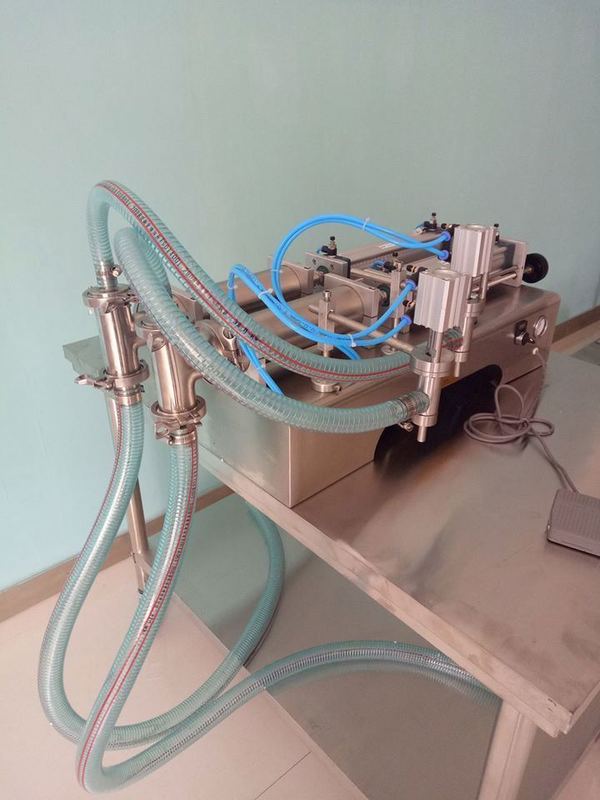 เครื่องเติมน้ําเหลวแบบปนูมาติกแบบมีกระปุกสองตัว สําหรับเติมชมพู, น้ํามัน, สารเคมี