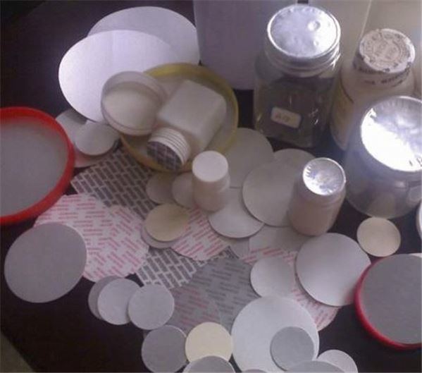 แผ่นปิดผนึกฟอยล์อลูมิเนียมเหนี่ยวนำความร้อนคุณภาพดีสำหรับการปิดผนึกขวด PP/PET/PE/แก้ว