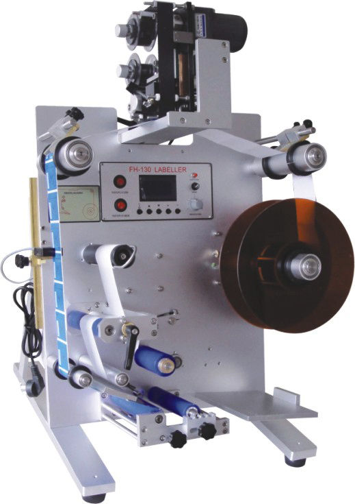 เครื่องติดป้ายสติ๊กเกอร์แบบตั้งในเส้นตรงแบบอัตโนมัติสําหรับโต๊ะทํางาน พร้อมเครื่องพิมพ์วันที่สําหรับกล่องกลม