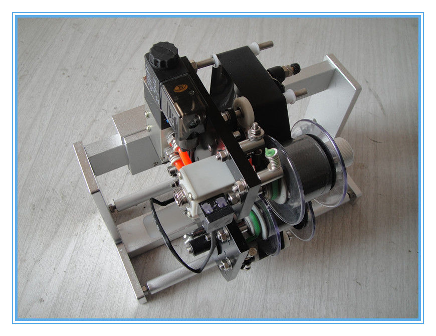 เครื่องโค้ดวันที่หมึกแข็งความเร็วสูง เครื่องโค้ดอัตโนมัติสําหรับเครื่องบรรจุหมอน