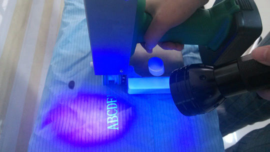 เครื่องพิมพ์เครื่องพิมพ์กระจกหมึกประสิทธิภาพสูง เครื่องคัดรหัสวันหมดอายุ เครื่องพิมพ์กระจกหมึกมือถือ AU-260