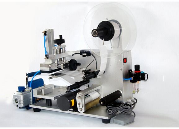 เครื่องติดฉลากบนและล่างราคาโรงงาน เครื่องจ่ายฉลากกาวสำหรับขวดทรงเหลี่ยมและพื้นผิวเรียบ