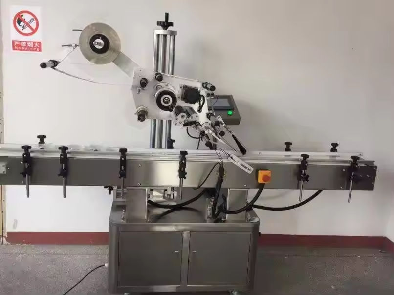 เครื่องบรรจุและปิดฝาขวดขนาดเล็กกึ่งอัตโนมัติสำหรับขายร้อน เครื่องปิดฝาขวดแก้วสุญญากาศ